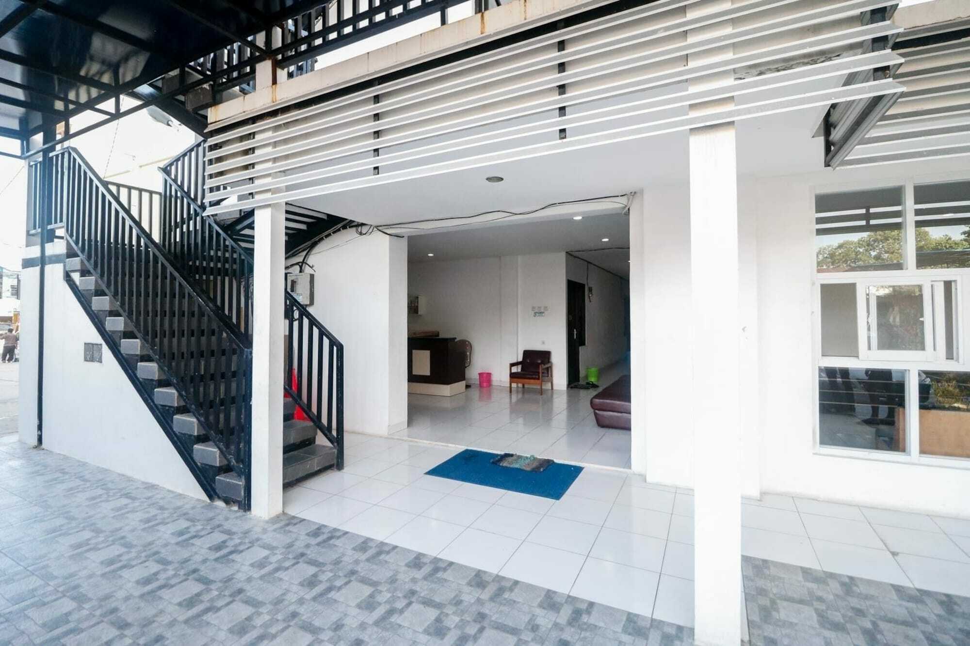 Reddoorz Plus At Pelita Guest House Balikpapan Bagian luar foto